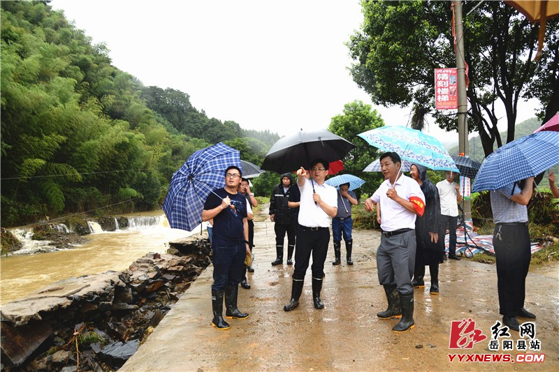 田文静:抓好群众安置和灾后重建 确保“四通”