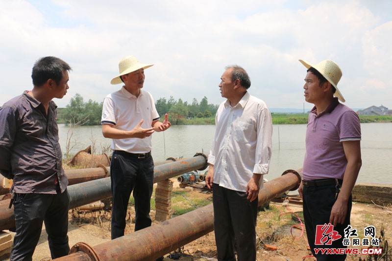 周鹏连夜赶赴大毛家湖开展防汛工作