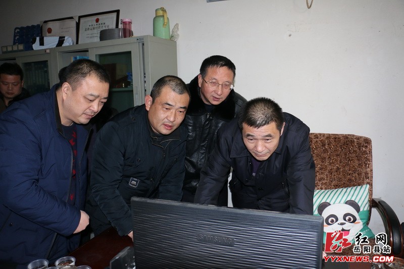 杨前进督查春运交通安全工作