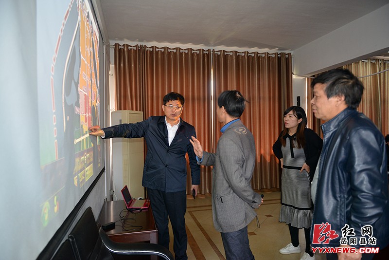 田文静到麻塘办事处调研集镇建设