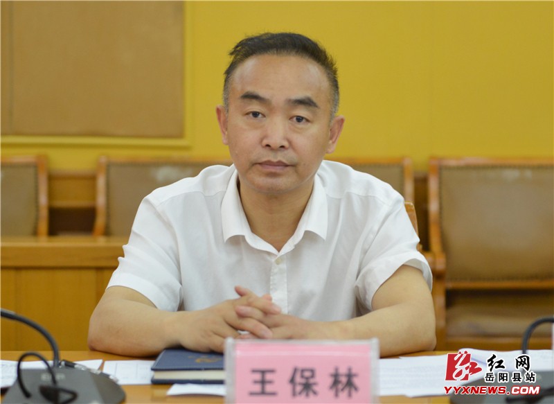 全县行业扶贫工作调度会召开