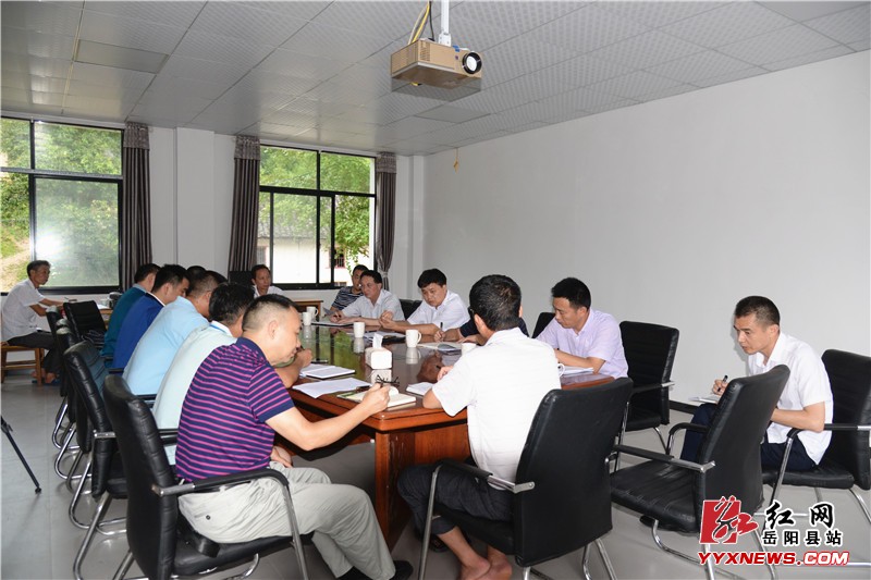 曾平原深入江堧村调研精准扶贫