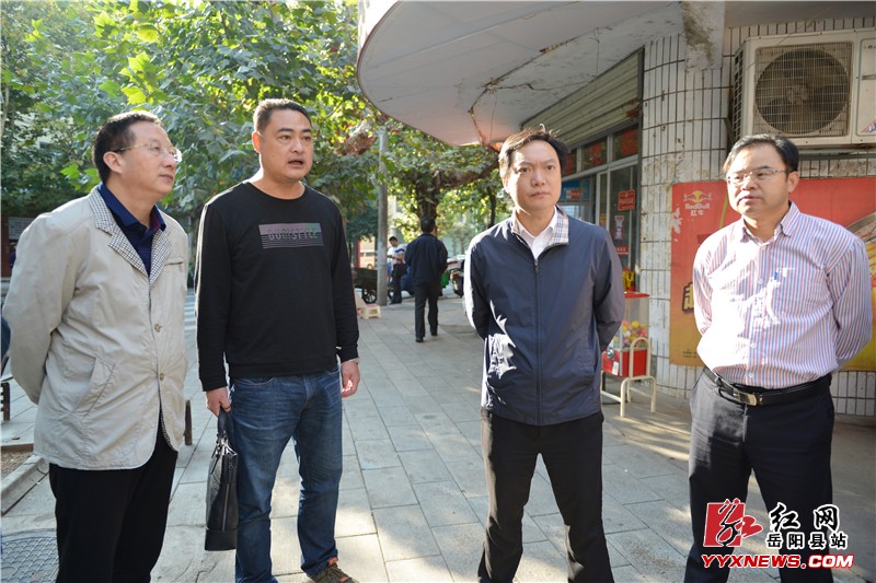 姜其胜督导文艺路文明创建工作