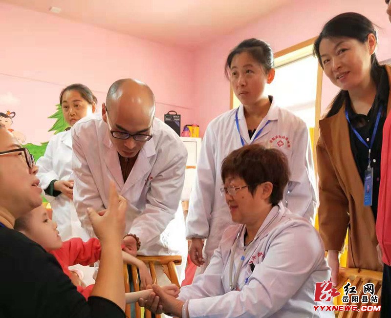 省儿童医院关爱我县特殊儿童