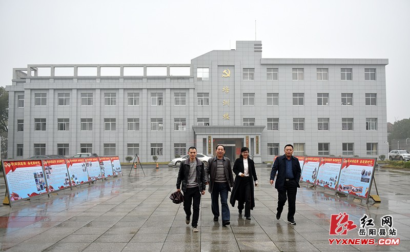 怀揣良策谋发展 政协委员齐报到