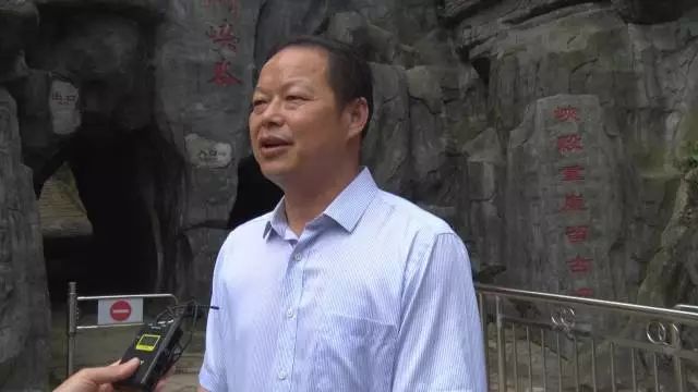 刘备洞峡谷景区开园迎来千名游客
