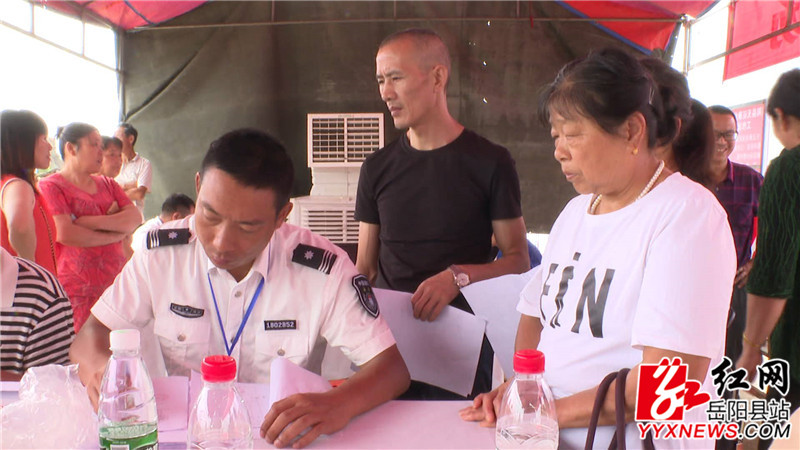 现场签订合同_副本.jpg 现场签订合同_副本.jpg