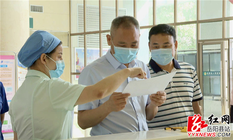 周里一行在县人民医院督导疫情防控常态化工作.JPG.jpg 周里一行在县人民医院督导疫情防控常态化工作.JPG.jpg