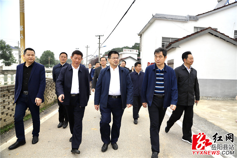 视察三和新农村建设.jpg 视察三和新农村建设.jpg