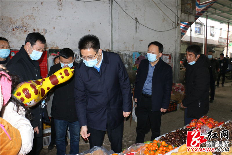 肖湘晖查看市场安全生产情况.JPG 肖湘晖查看市场安全生产情况.JPG