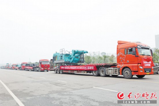 本次出口菲律宾的SWDM600旋挖钻机是山河智能自主研发用于超深、超大、超硬桩基础钻孔施工的超级装备。长沙晚报全媒体记者 伍玲 摄
