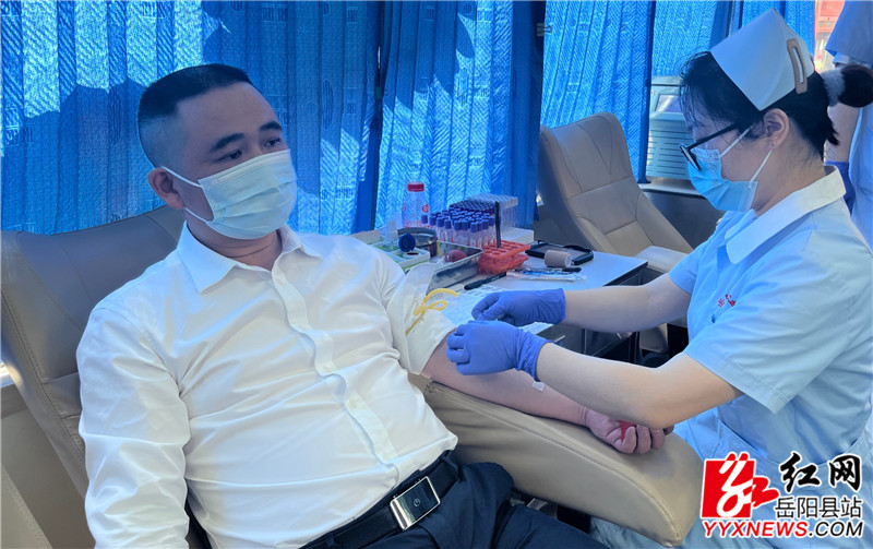 姚书茂献血_副本.jpg 姚书茂献血_副本.jpg