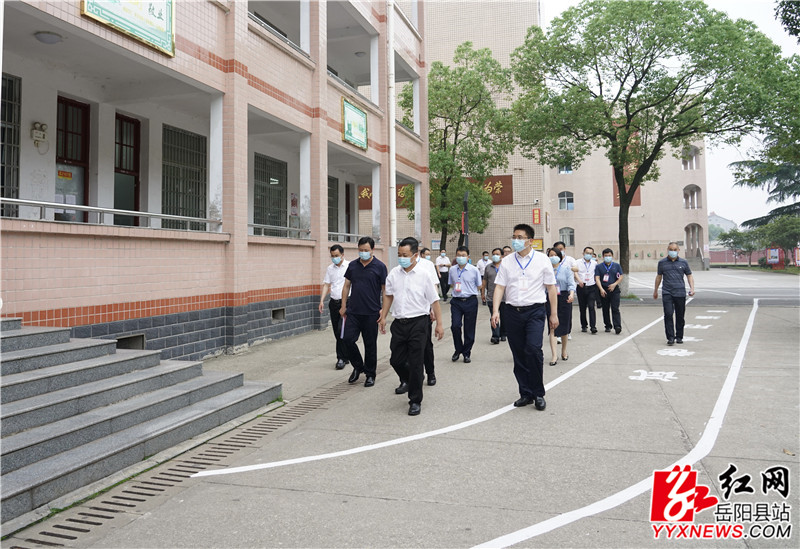 县“四大家”领导巡视高考考点 (4)_副本.jpg 县“四大家”领导巡视高考考点 (4)_副本.jpg