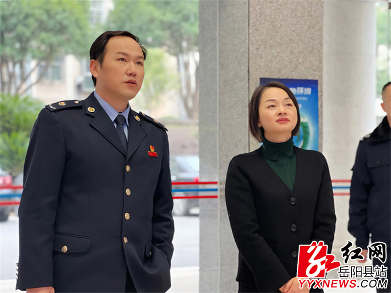 宋华到县税务局调研.jpg 宋华到县税务局调研.jpg