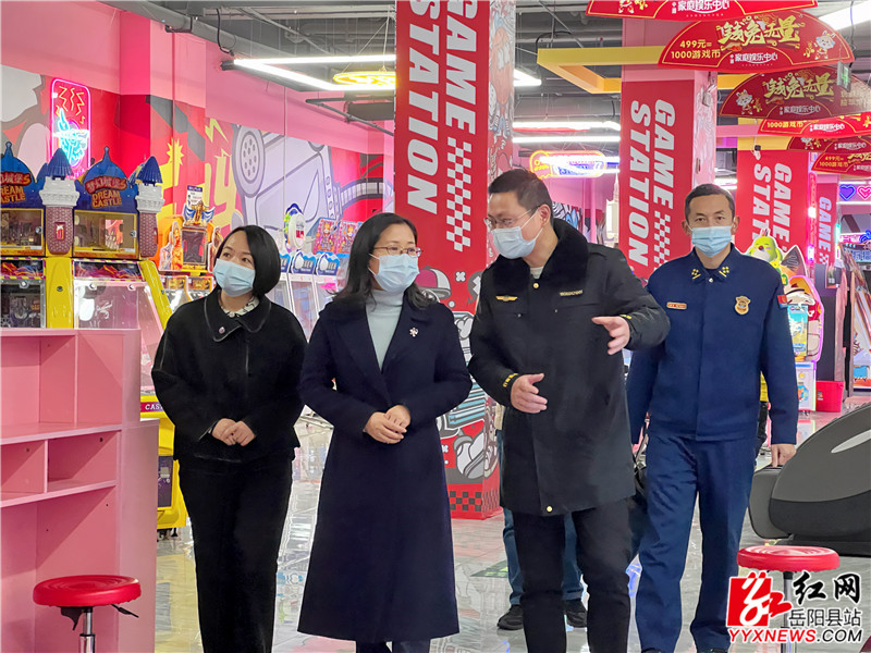 何喜到星期六游艺厅督查_副本.jpg 何喜到星期六游艺厅督查_副本.jpg