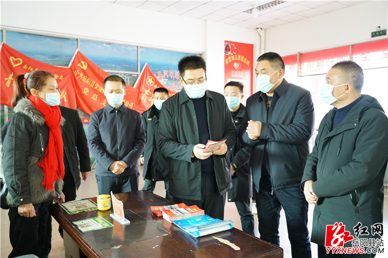 图二是在汽车站候车大厅_副本.jpg 图二是在汽车站候车大厅_副本.jpg