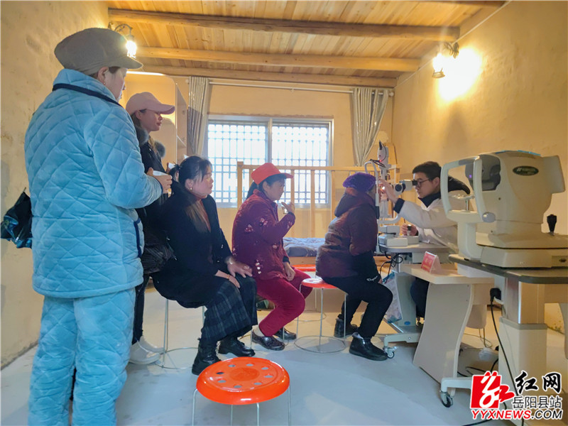 进行专项健康检查_副本.jpg 进行专项健康检查_副本.jpg