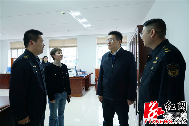 在市生态环境局岳阳县分局了解分局事务中心、监察执法等工作情况.jpg 在市生态环境局岳阳县分局了解分局事务中心、监察执法等工作情况.jpg