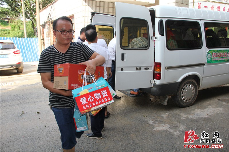 �ع�������֯��ҵΪ�Ź�Ӣ������ȥ��������