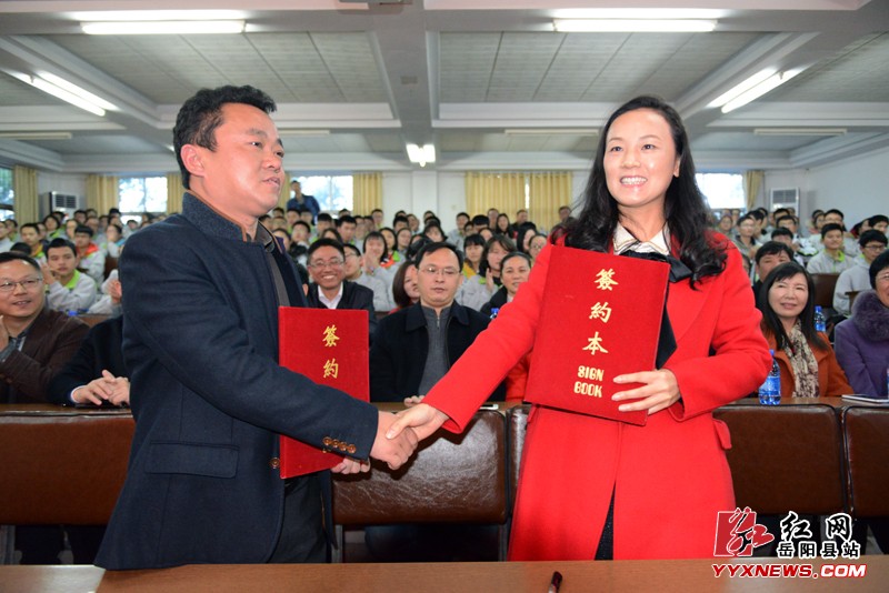 深圳市文科公益基金向县一中捐赠500万