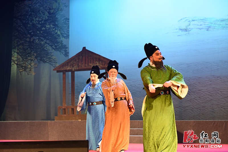 巴陵戏新编历史剧《远在江湖》走进岳阳县