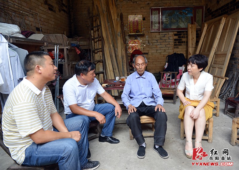 马娜赴月田镇红光村指导精准扶贫