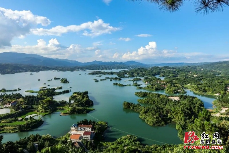 曾平原接受省媒采访 畅谈我县发展