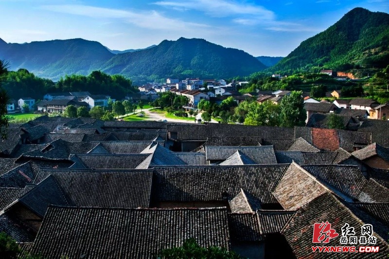 曾平原接受省媒采访 畅谈我县发展