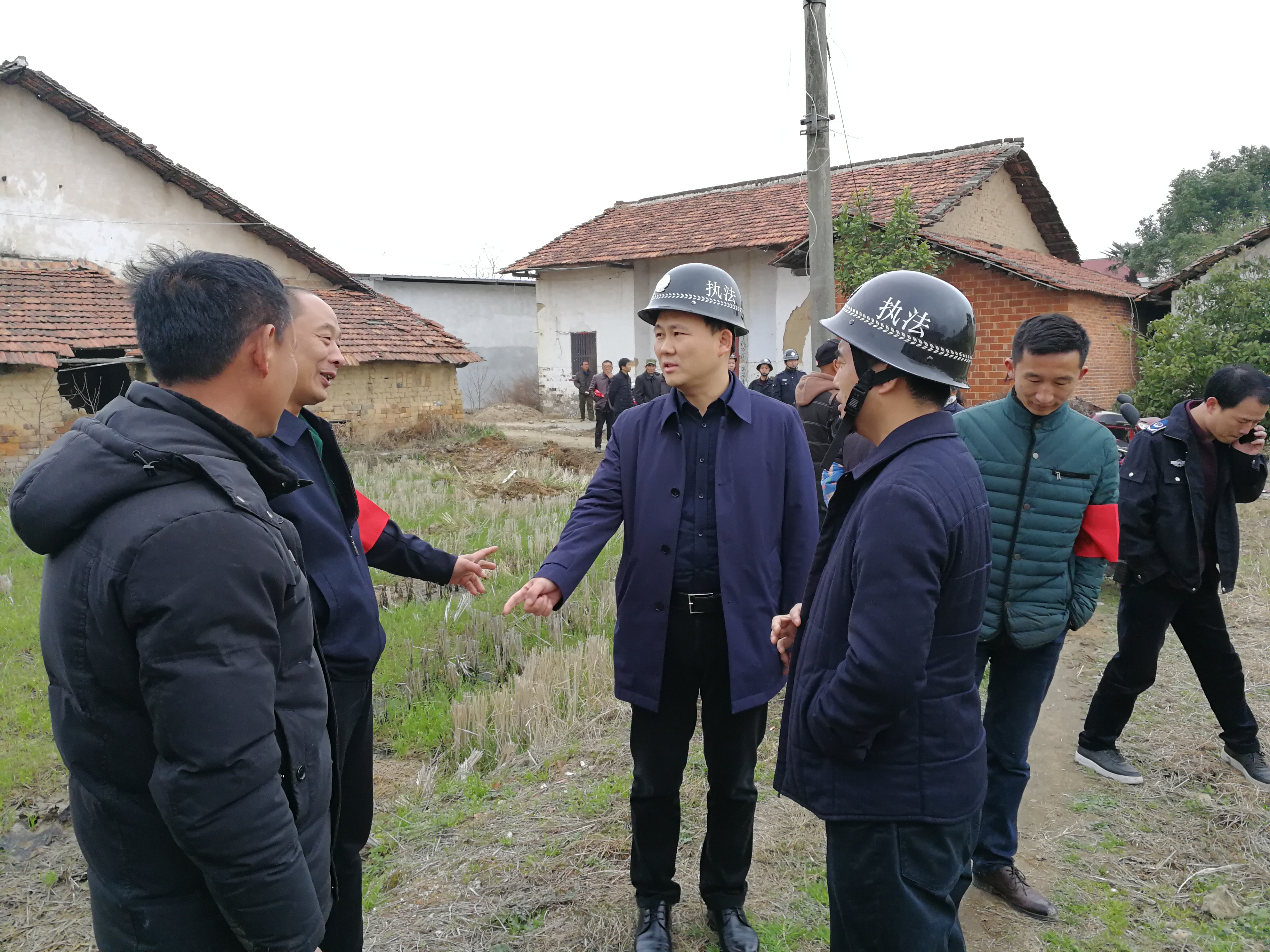 筻口镇迅速打响"空心房"整治第一枪