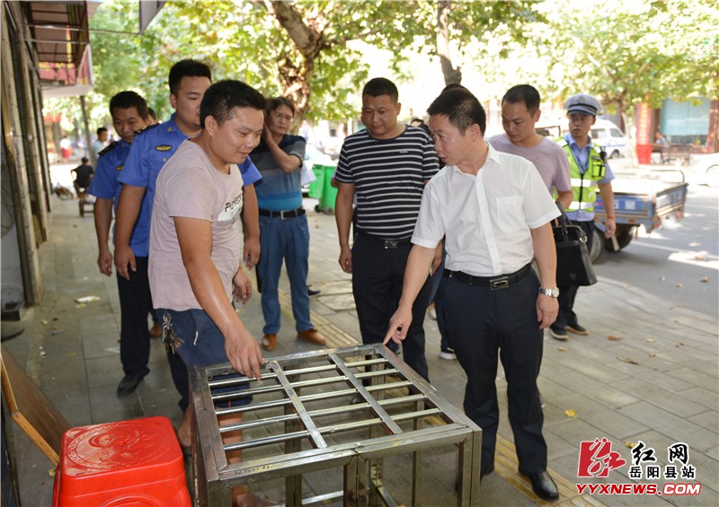 王卫兵督查车站路文明创建工作