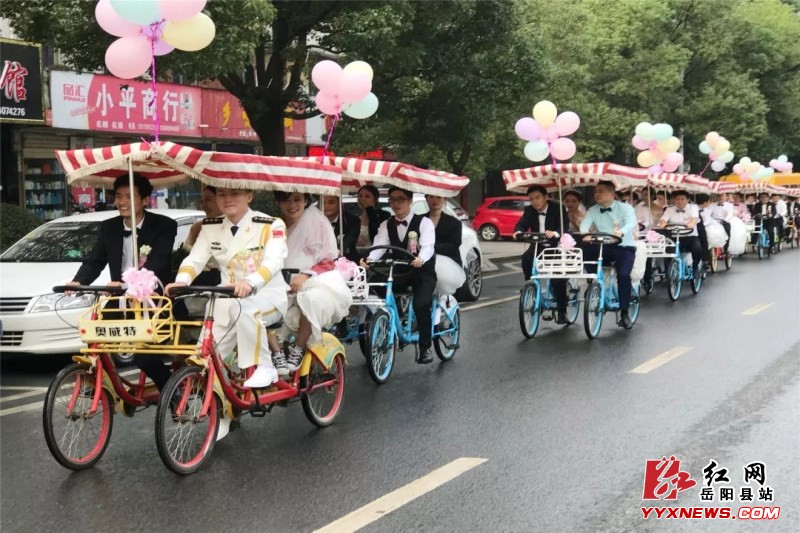 我县举办首届集体婚礼 18对新人引领文明新风尚