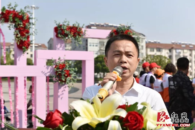 我县举办首届集体婚礼 18对新人引领文明新风尚