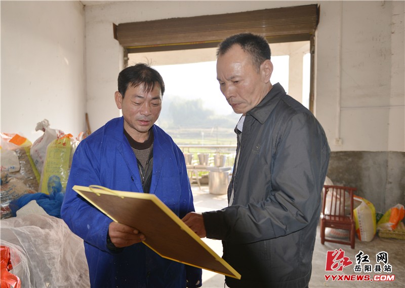 余泽世到改港村调研美丽乡村建设