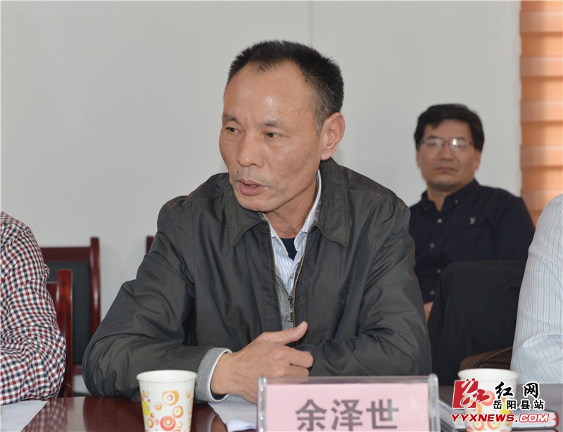 余泽世到改港村调研美丽乡村建设