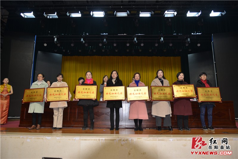 ������ף�����ˡ������Ͷ���Ů��