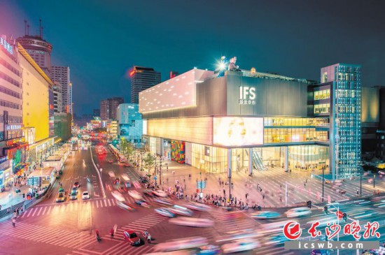 ����12��6�գ��й�ʮ��ҹ����Ӱ�������а����ʳ�¯����ɳ����������ͼΪҹɫ�����ĳ�ɳ�������ġ���ɳ����ȫý����� ���� ��