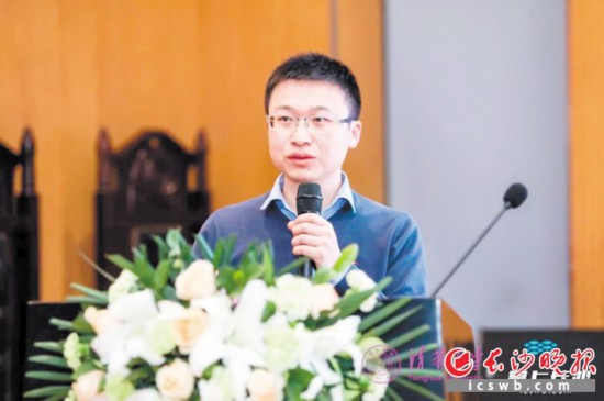 �����Ƹ��ڽ���ѧ���ݽ����ܷ��߹�ͼ