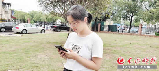 ��������ѧУ�����µ�һʱ���绰�����̱�ƽ�����ܷ��߹�ͼ