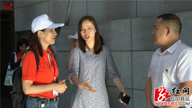 苏红琳向台胞介绍我县县情.JPG 苏红琳向台胞介绍我县县情.JPG