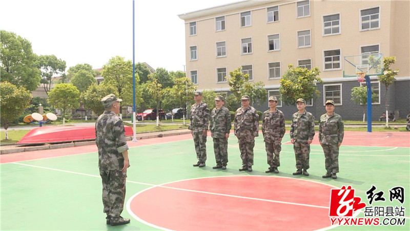 县人武部组织应急连民兵开展综合训练