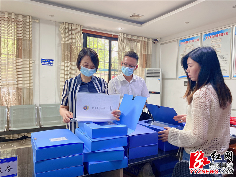 在荣家湾镇司法所查阅资料台账_副本.jpg 在荣家湾镇司法所查阅资料台账_副本.jpg