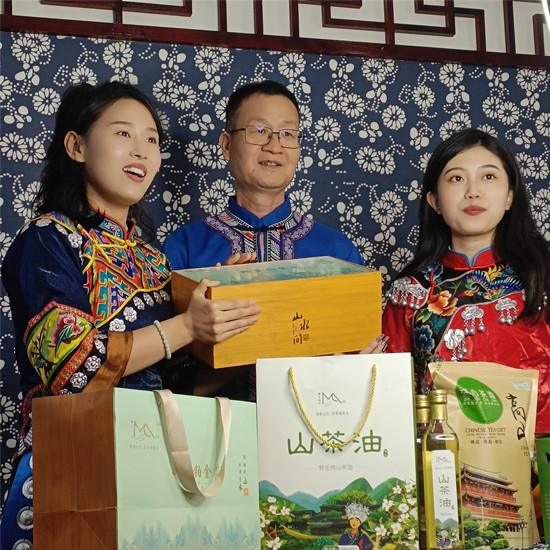 那丘村生产的农产品进行销售。受访单位供图