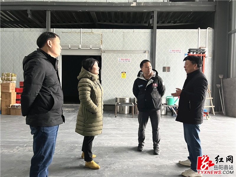 周佳洁到加工基地考察2.jpg 周佳洁到加工基地考察2.jpg