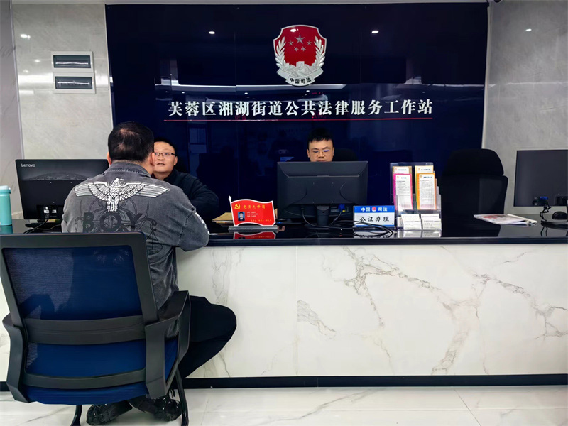 长沙市司法局2023年“司法所规范化建设三年行动”现场推进会中,芙蓉区司法局湘湖司法所是现场观摩首站。人民网记者 李芳森摄