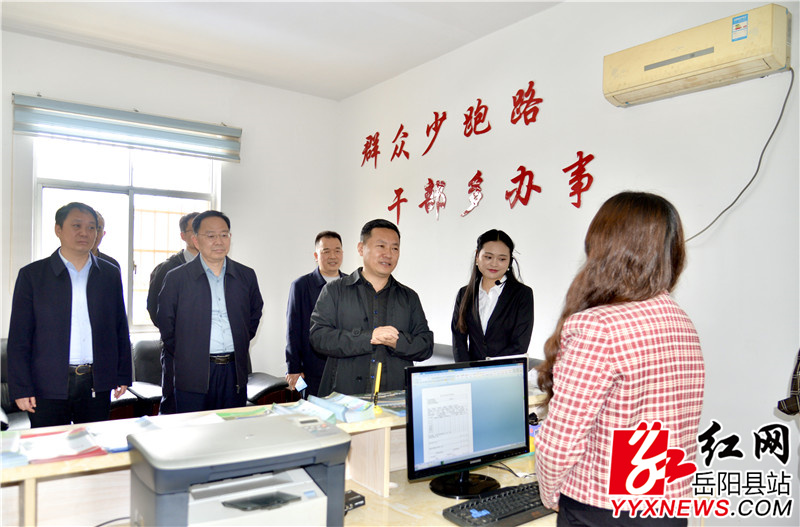 周少舟了解新墙镇林业站工作模式.jpg 周少舟了解新墙镇林业站工作模式.jpg