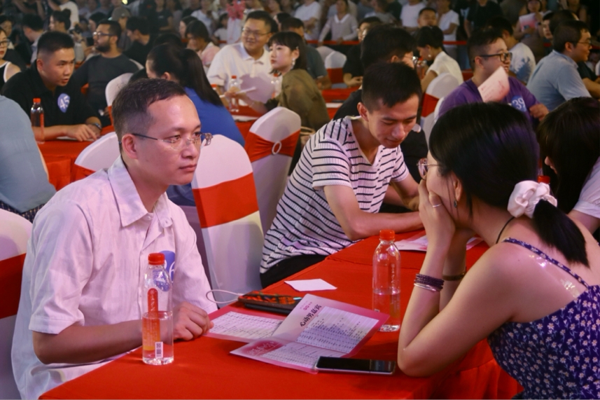 ���ֳ��ĵ�����Ů���ڽ�̸���ܽ�����